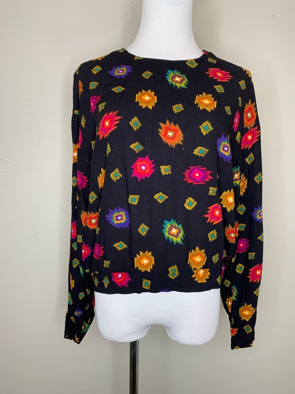 Chaus Vintage Southwest Print Cropped Blouse Sz Medium